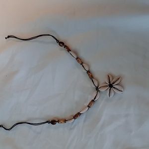 Vintage sea shell flower necklace